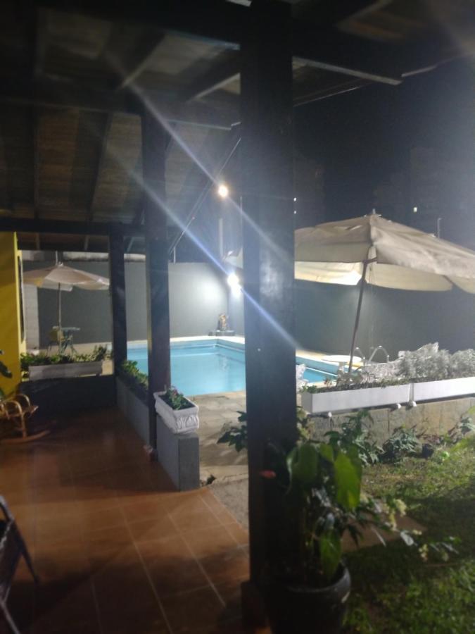 Hostel Le Castelle Caraguatatuba Buitenkant foto